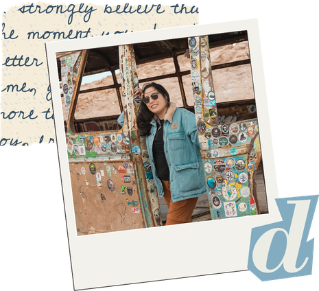 Dani Escalona en un vagón antiguo